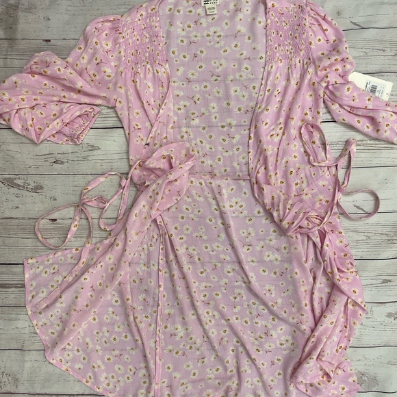 Small NWT Billabong Pink Wrap Dress with Long Bishop‎ Sleeves - Picture 15 of 16